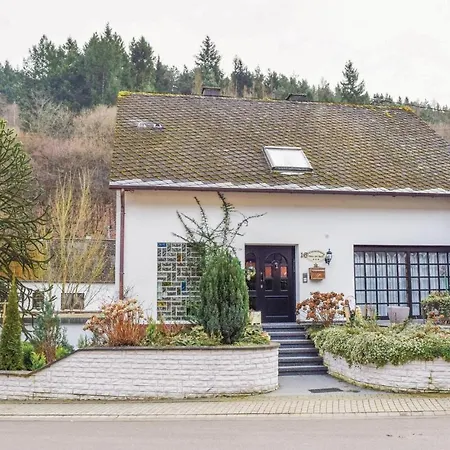 3 Bedroom Cozy In Neumagen-papiermuehle